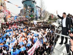 ‘Solun adayı olmaktan utanıyor’