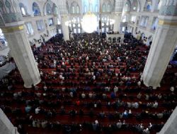 Camiler itikaf için hazırlandı