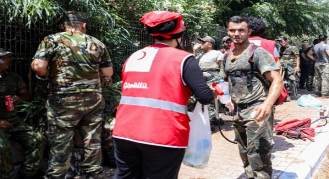 Azerbaycanlı yangın söndürme ekibine Kızılay’dan beslenme desteği