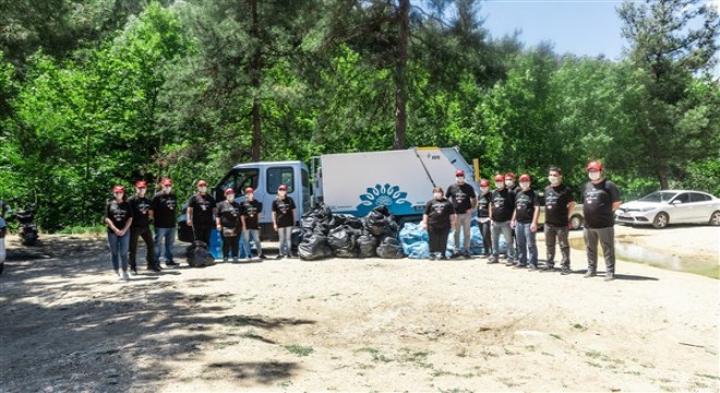 Çevre için bir araya gelen Eker çalışanları, 3500m2 ormanlık alanda 1 kamyon çöp topladı