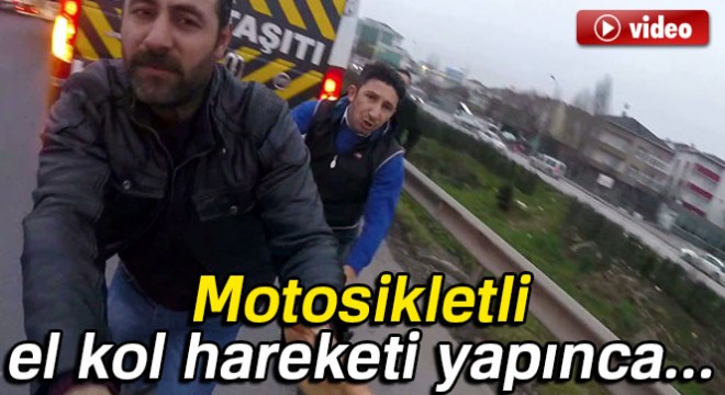 Motosikletli el kol hareketi yapınca servis şoförü tekme tokat saldırdı