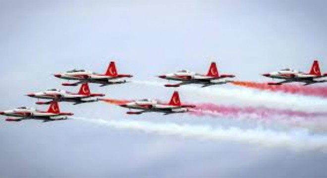 Türk Yıldızları’ndan Ankara’da NATO Zirvesi Gösterisi